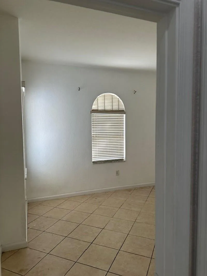 4 bed, 2.0 bath, 1260 sqft, $2,512 — Photo 4
