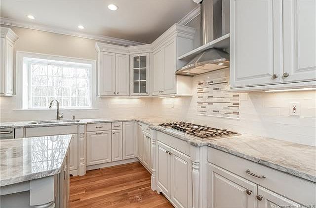 Huge, bright kitchen. Custo...