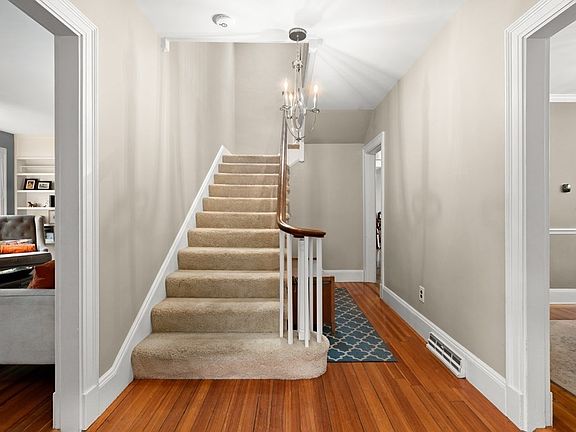 4th image of 30 Forest Hill Ave