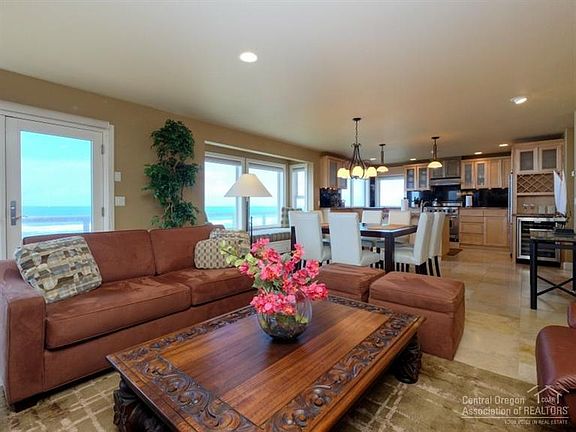 3rd image of 5209 N Jetty Ave