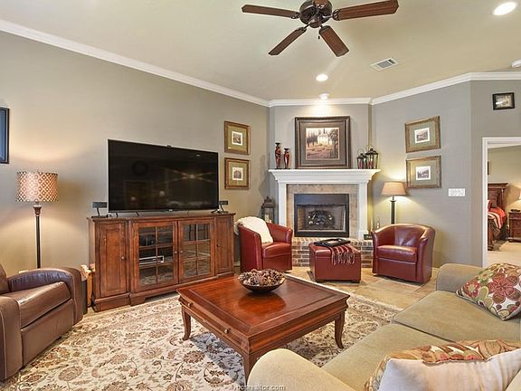 2nd image of 2212 Ironwood Dr
