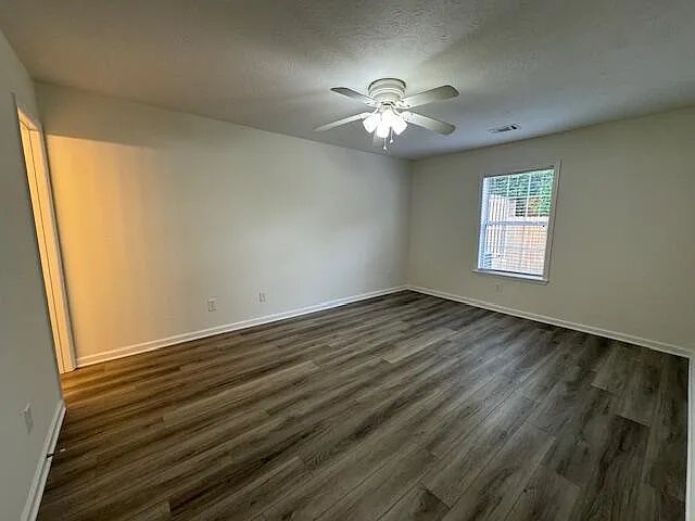 133 Hillsborough Ln — Photo 12