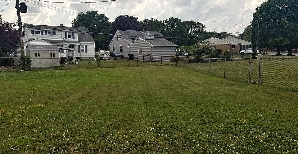 2nd image of 231 Edgemere Dr