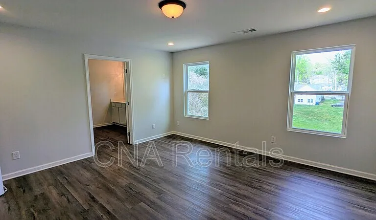 2367 Summit Ave — Photo 11