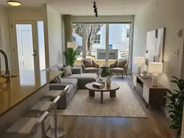 2502 16a St SW #103, Calgary, AB T2T 4K5