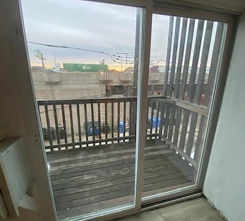 5th image of 3004 S Archer Ave #3006