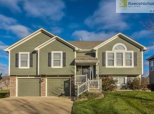 908 SE 14th Ter, Lees Summit, MO 64081