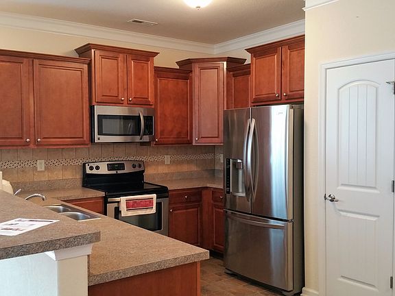 4th image of 400 Tanners Green Ct
