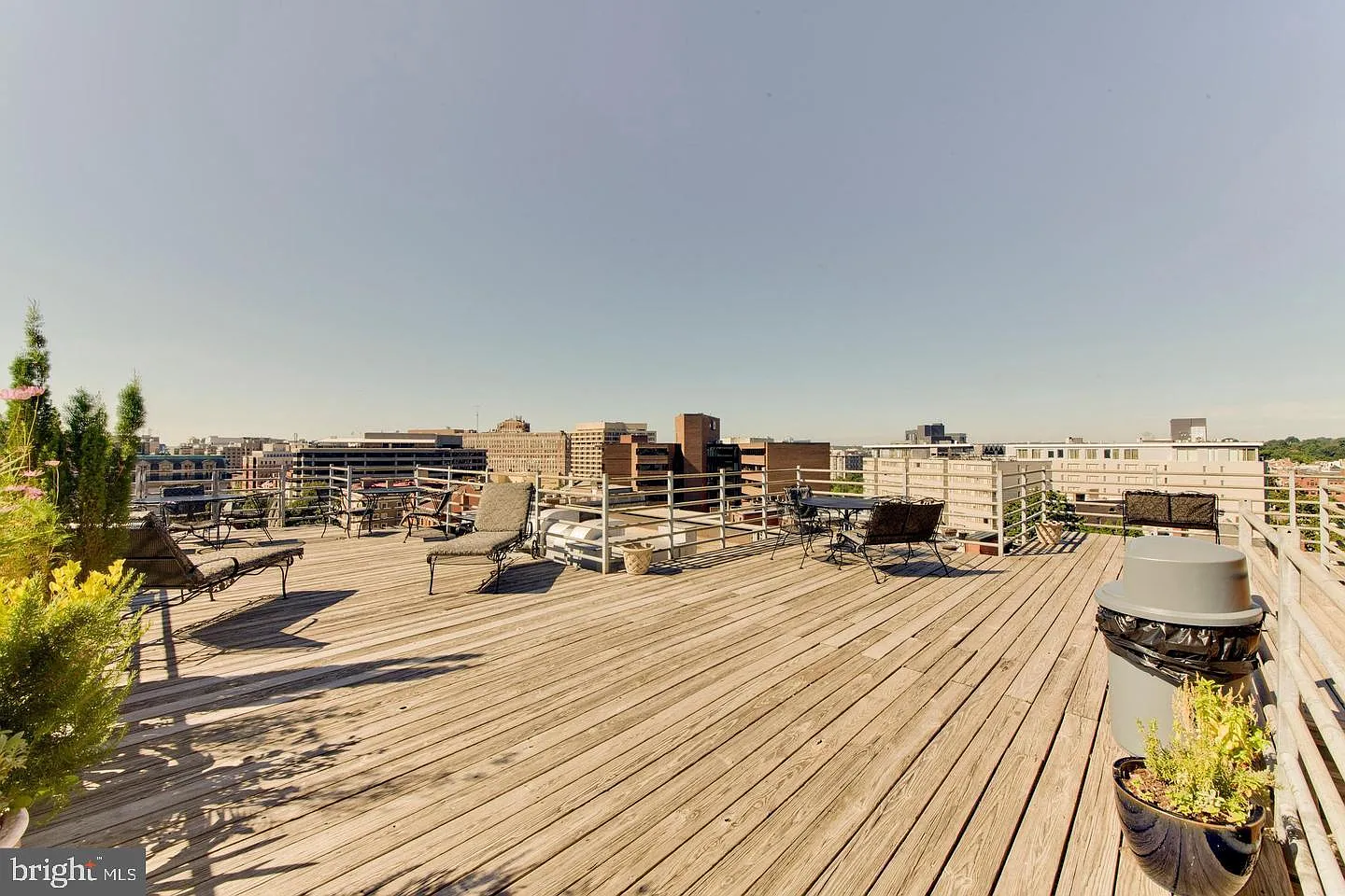 Dupont East Condominium — Photo 4