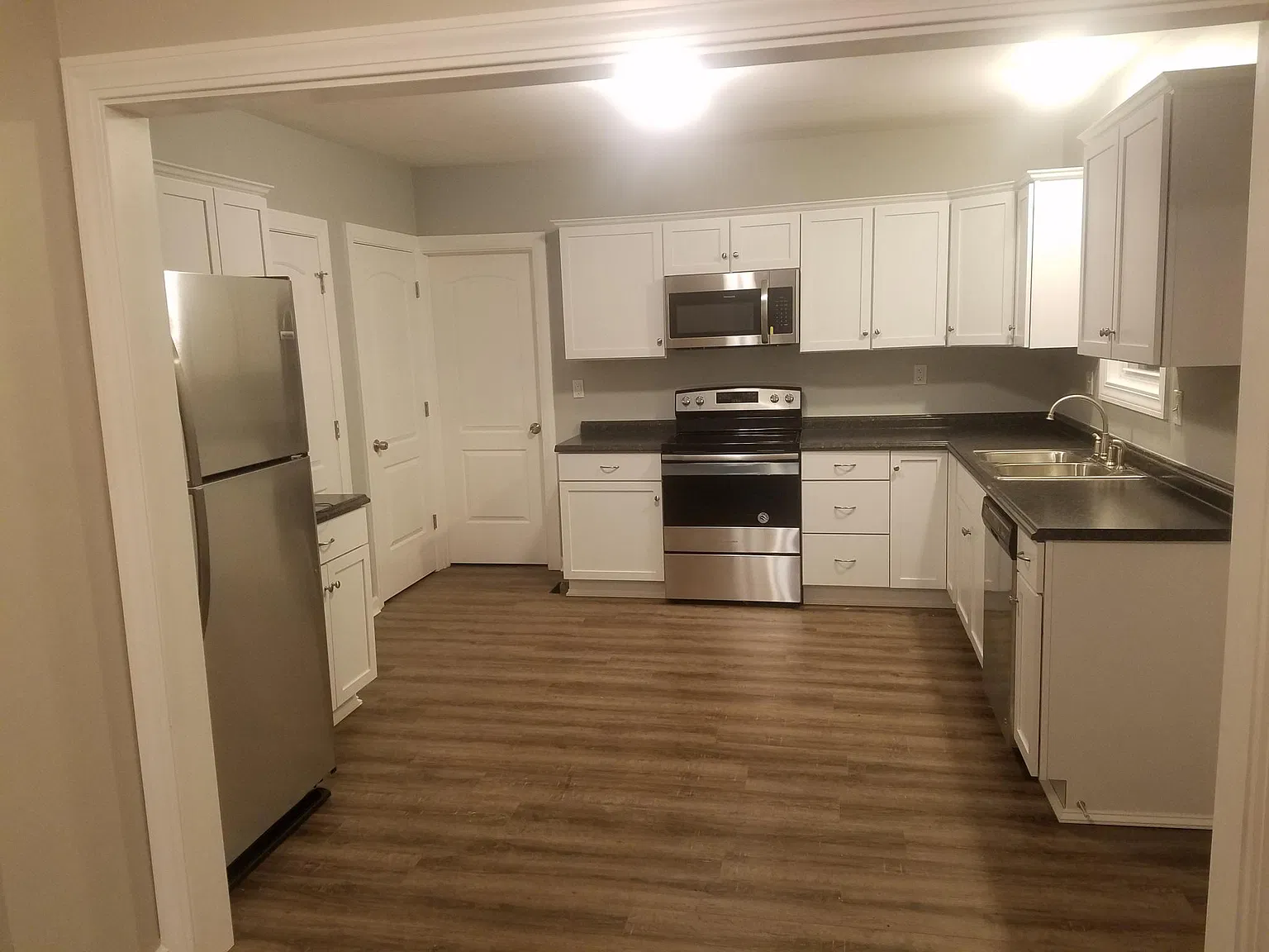 3 bed, 1343 sqft, $2,100 — Photo 3