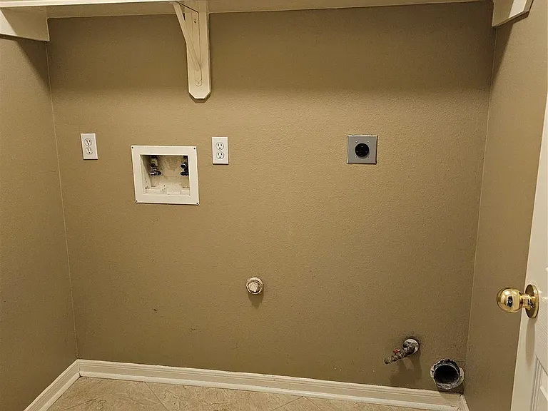27182 Kings Manor Dr S — Photo 32