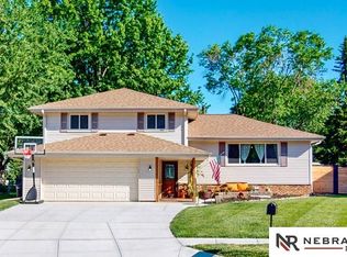 14209 Poppleton Cir, Omaha, NE 68144