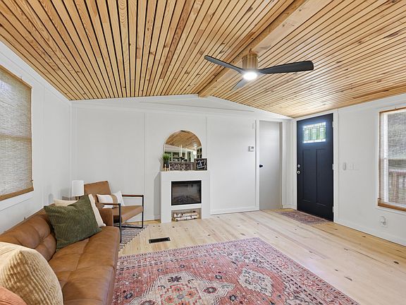 5th image of 116 E Montgomery Street