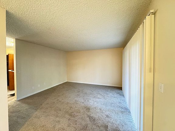 3rd image of 10615 NE Weidler St #7