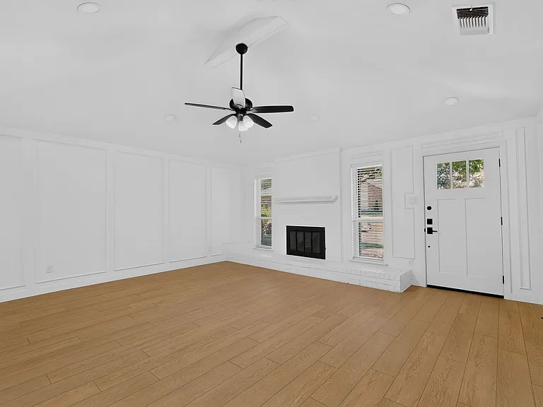 1748 Saint James Dr — Photo 9