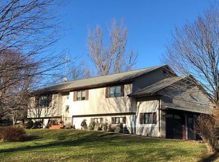 22 Stourbridge Ln, Honesdale, PA 18431