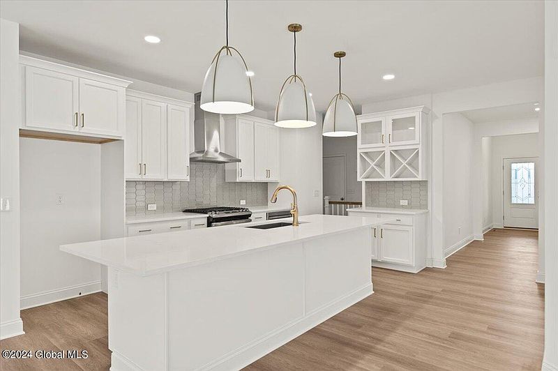 3rd image of 21 Magnolia Drive