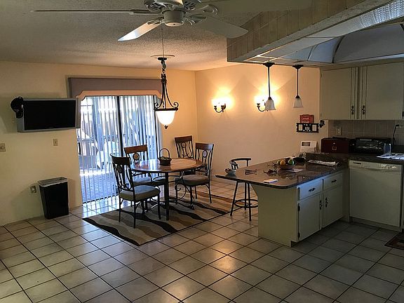 Dinette and kitchen 