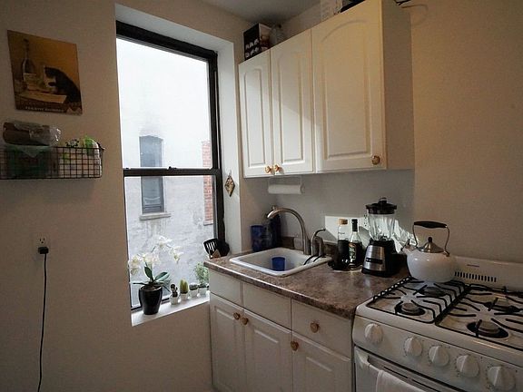 4th image of 526 E 82nd St APT 20