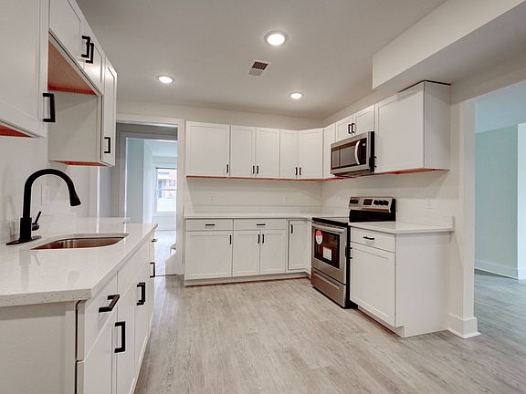 2nd image of 201 S Woodrow St #A
