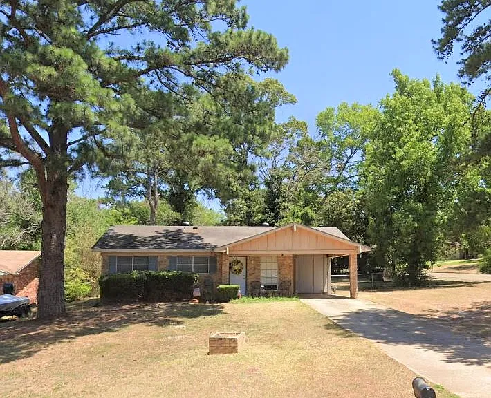 407 Drake Blvd — Photo 12