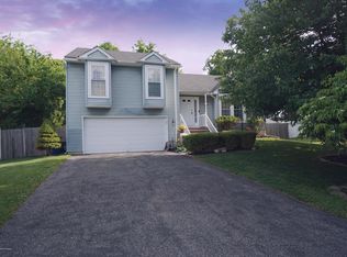 35 Driftwood Dr, Howell, NJ 07731