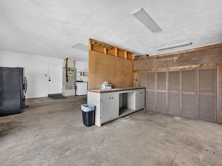 677 Selkirk Dr — Photo 29