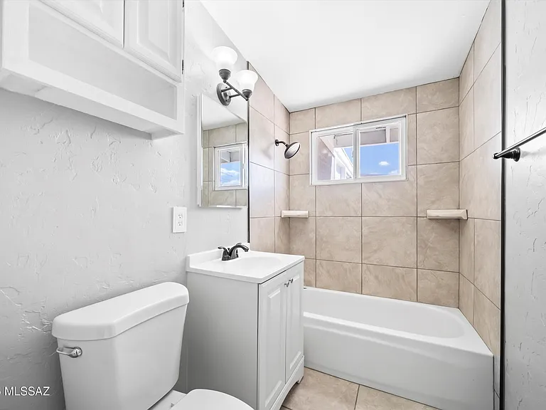 202 S Avenue C — Photo 18