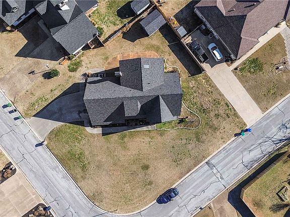 2nd image of 2514 W Orleans Dr
