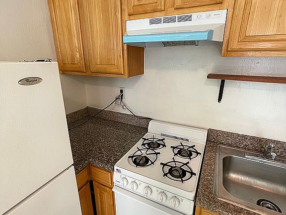 4th image of 1050 Florida St #A