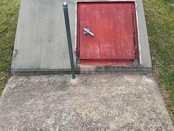 5th image of 1400 Damon Dr