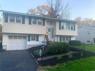 213 Hillbrook Rd, Syracuse, NY 13219