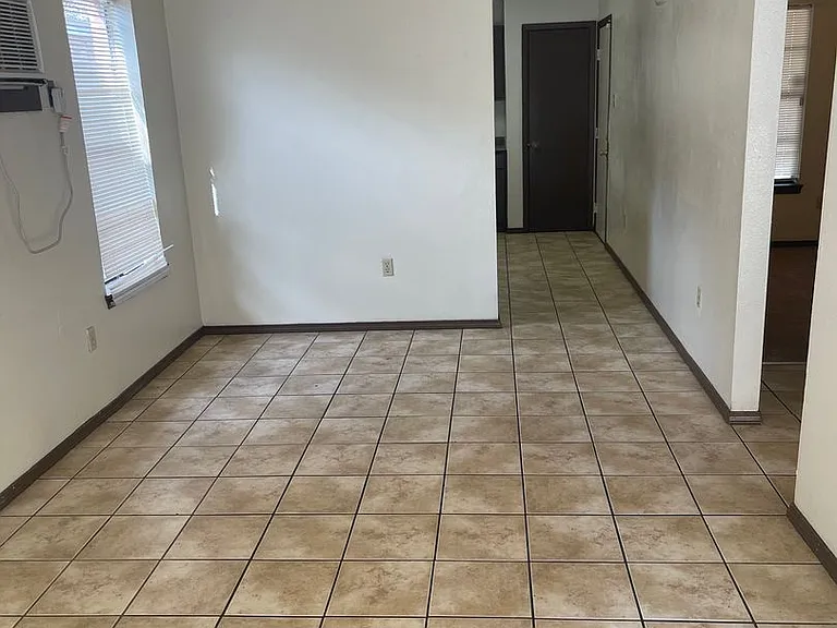 2319 Elm Park Dr — Photo 1