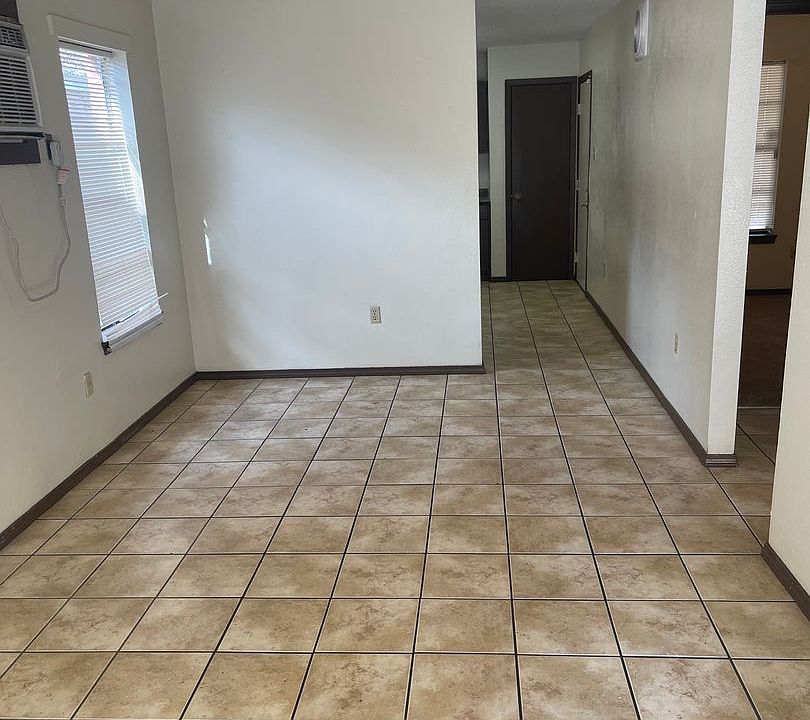 1st image of 2319 Elm Park Dr