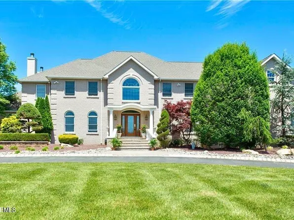 42 Indian Path, Monroe, NJ 08831