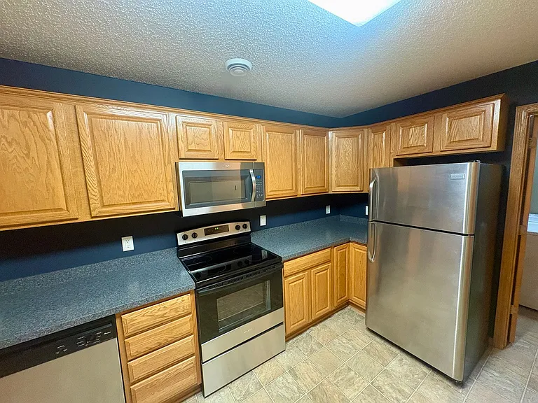 17119 Eastwood Ave — Photo 6