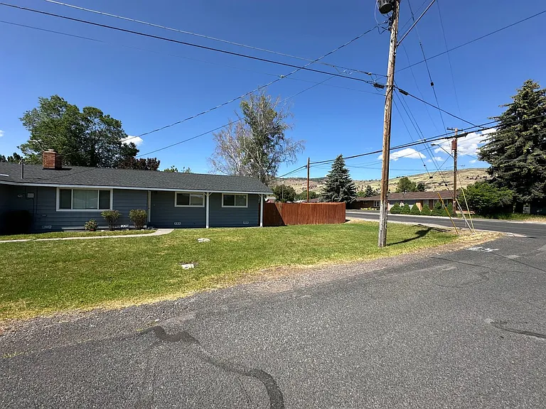 5301 Bel Aire Dr — Photo 2