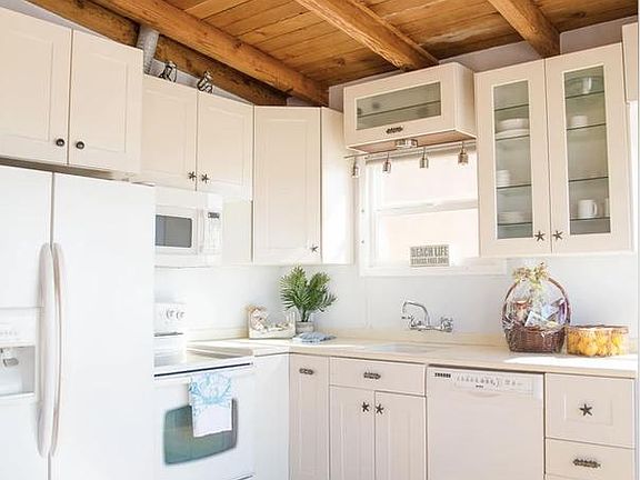 5th image of 1728 The Strand APT 2