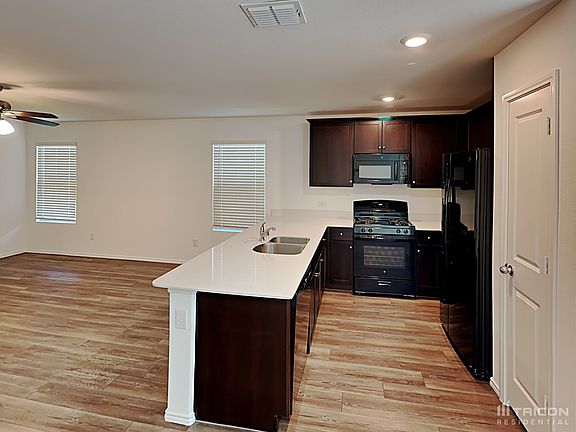 5th image of 1207 Ildflower St