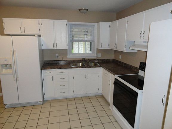 4th image of 2725 Strawbridge Pl