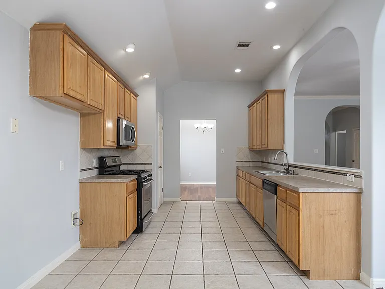 8214 Cornerwood Dr — Photo 9
