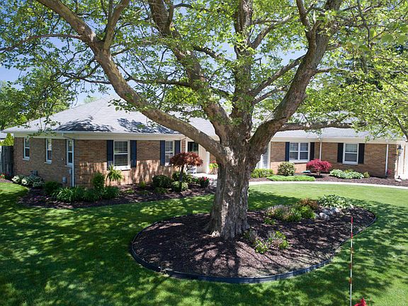 3rd image of 64 Winterhalder Dr