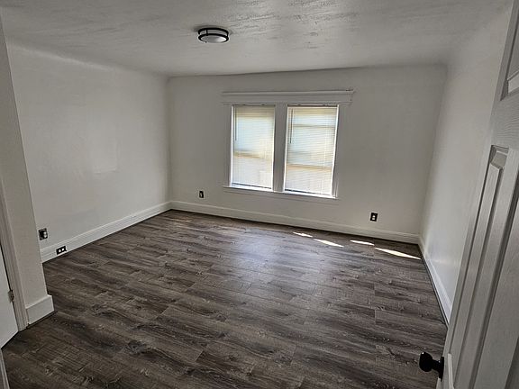 4th image of 138 S 10th St APT 3