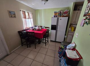 5902 S 38th St, Greenacres, FL 33463
