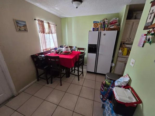 5902 S 38th Street, Greenacres, FL 33463