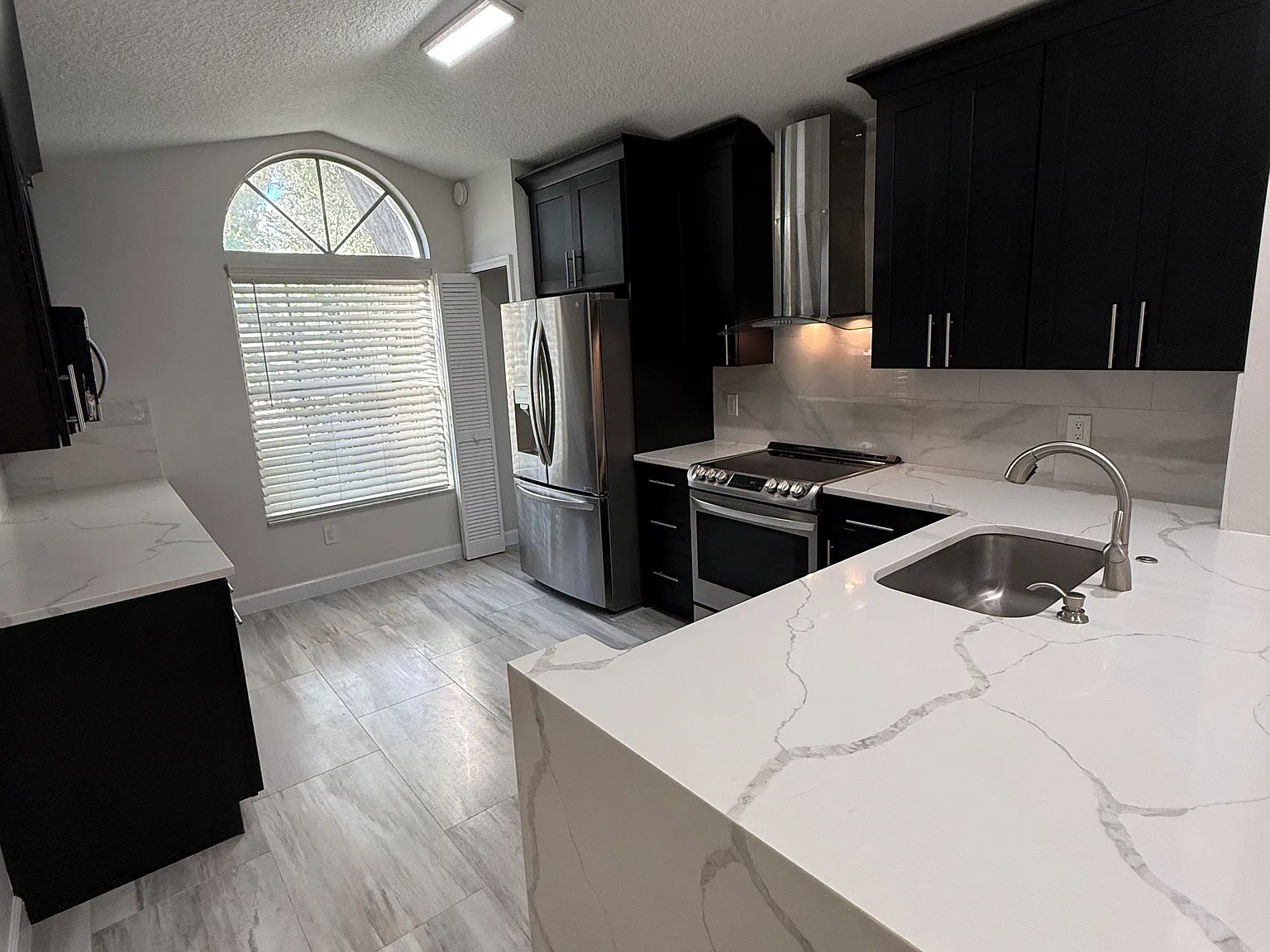 414 Morning Glory Dr — Photo 1