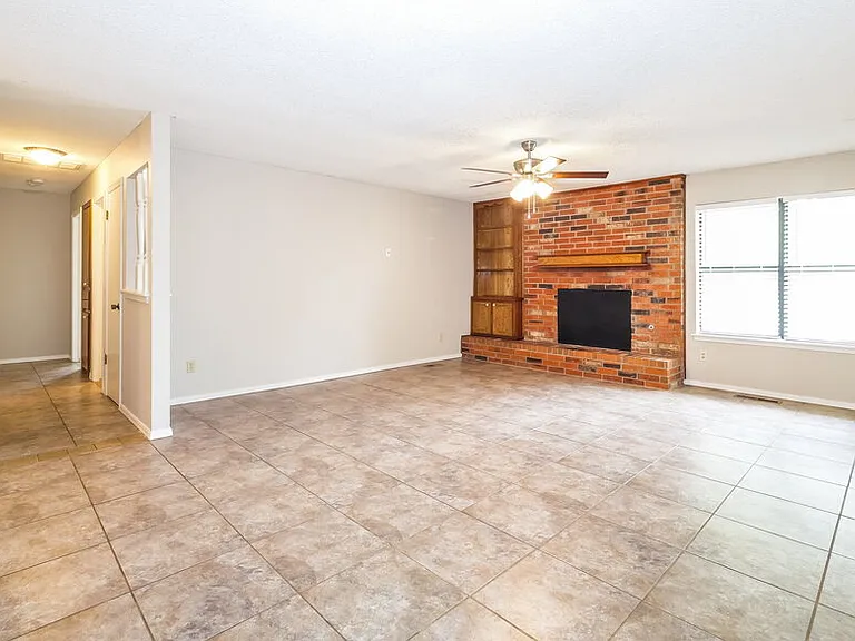 1074 Dover Mansion — Photo 4