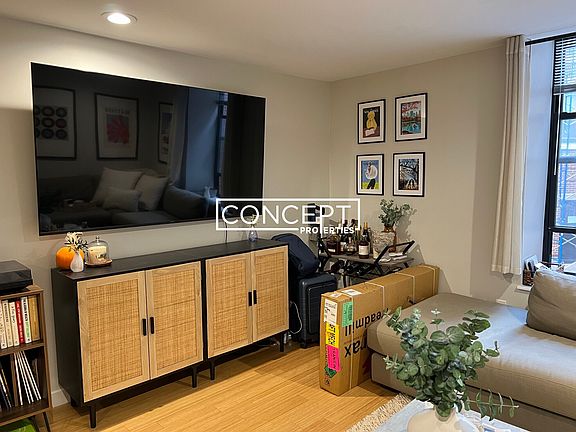 4th image of 1659 Washington St #101DY