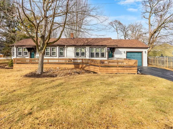 715 Northshore Dr, Wauconda, IL 60084