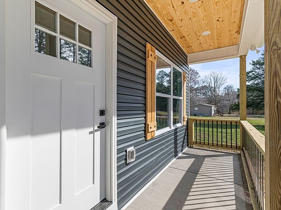 5th image of 111 Blackwell Dr